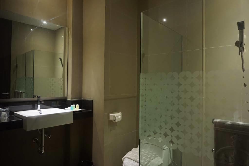 Grand Kecubung Hotel Pangkalan Bun Exterior photo