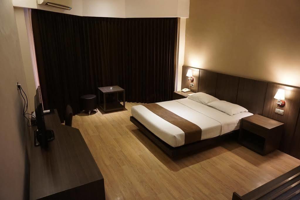 Grand Kecubung Hotel Pangkalan Bun Exterior photo